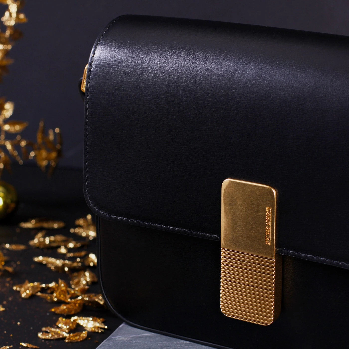Porte-cartes CUIR Monceau Noir - Neuf Sans étiquettes - Style épuré Avec Coins Métal